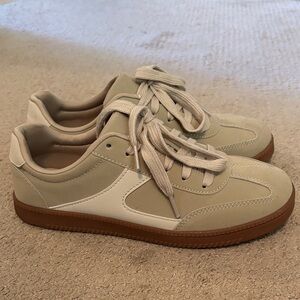 No Boundaries Tan and White Women's Sneakers